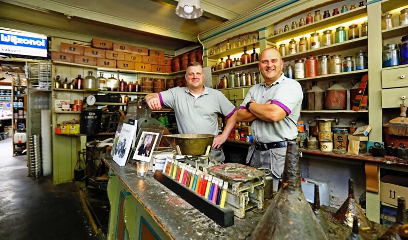 verfwinkel van vader naar zoon